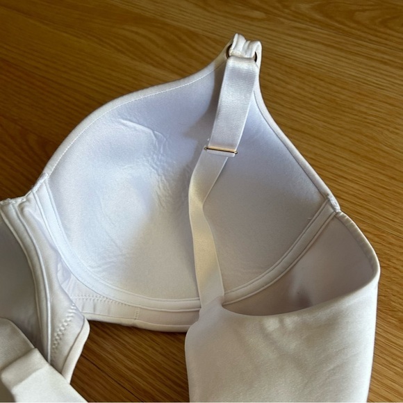 Vanity Fair Off White Wireless Bra 38D - Picture 5 of 9